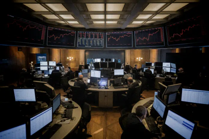 CAC 40 en baisse généralisée : les négociations avec l'Iran bloquées font plonger Paris