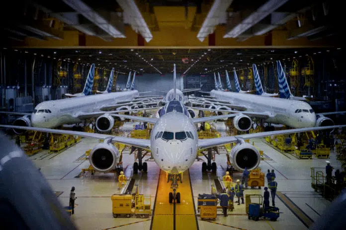 Airbus doit livrer 90 avions par mois d'ici décembre pour tenir ses 870 livraisons en 2026