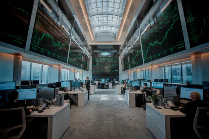 CAC 40 : 150 milliards de bénéfices en 2023, la France à 0,9% de croissance