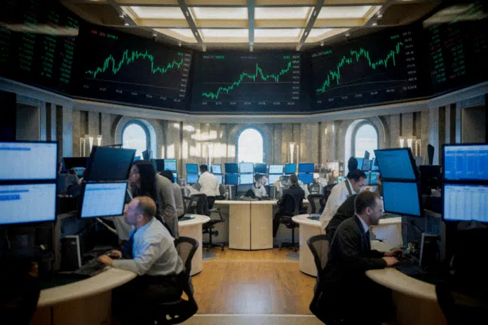 Le CAC 40 franchit les 7 600 points pour la première fois de son histoire