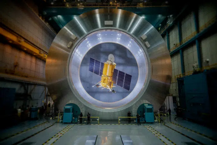 Airbus dévoile à Toulouse sa cuve géante de 12 mètres pour tester des satellites de 6,5 tonnes